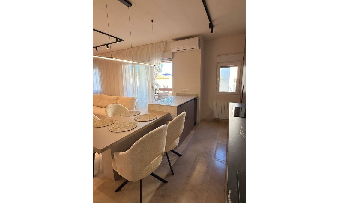 Revânzare - Mansardă -
Las Ramblas Golf - Inland