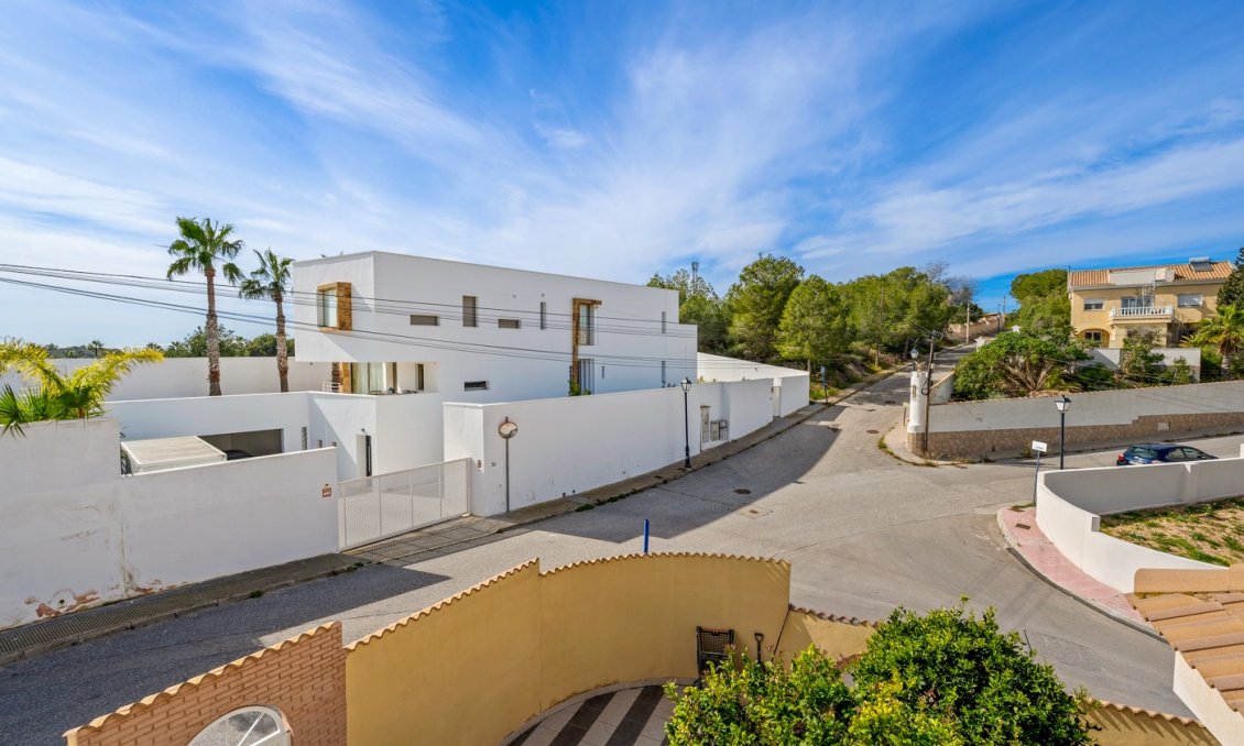 Revente - Villa -
Orihuela Costa - Costa Blanca