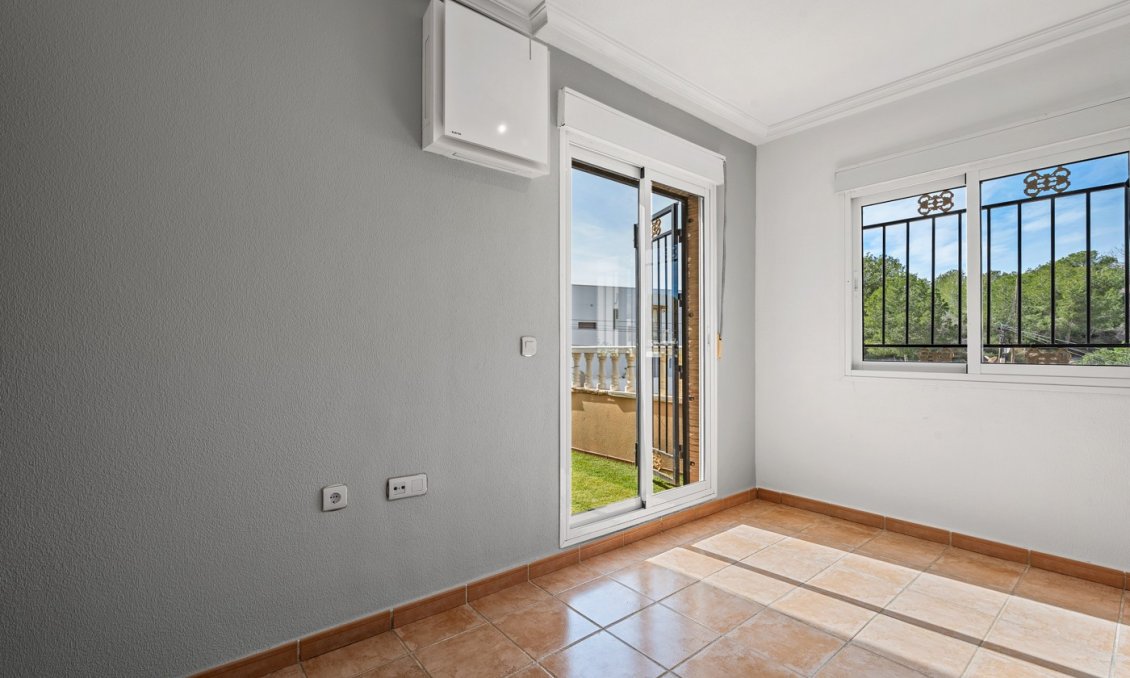 Revente - Villa -
Orihuela Costa - Costa Blanca