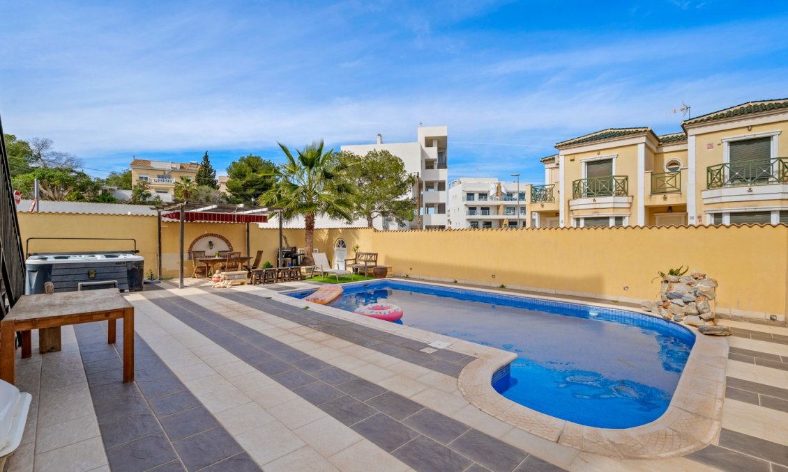 Revente - Villa -
Orihuela Costa - Costa Blanca