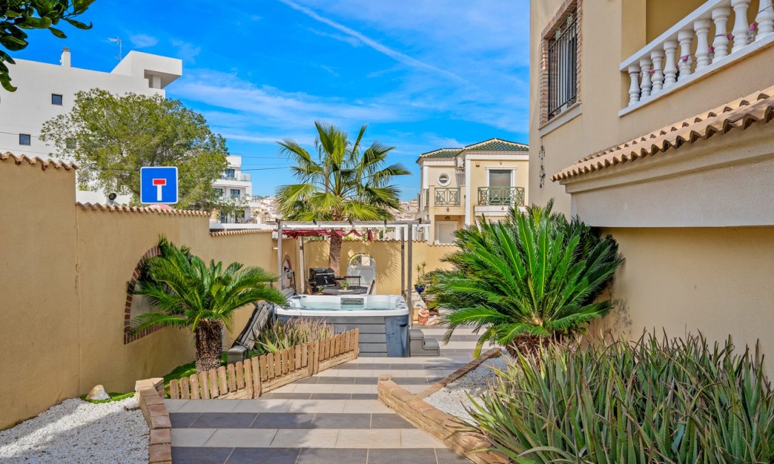 Revente - Villa -
Orihuela Costa - Costa Blanca