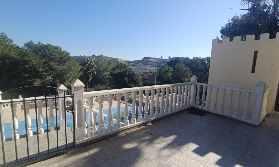 Resale - Villa -
Canadas De San Pedro - Inland