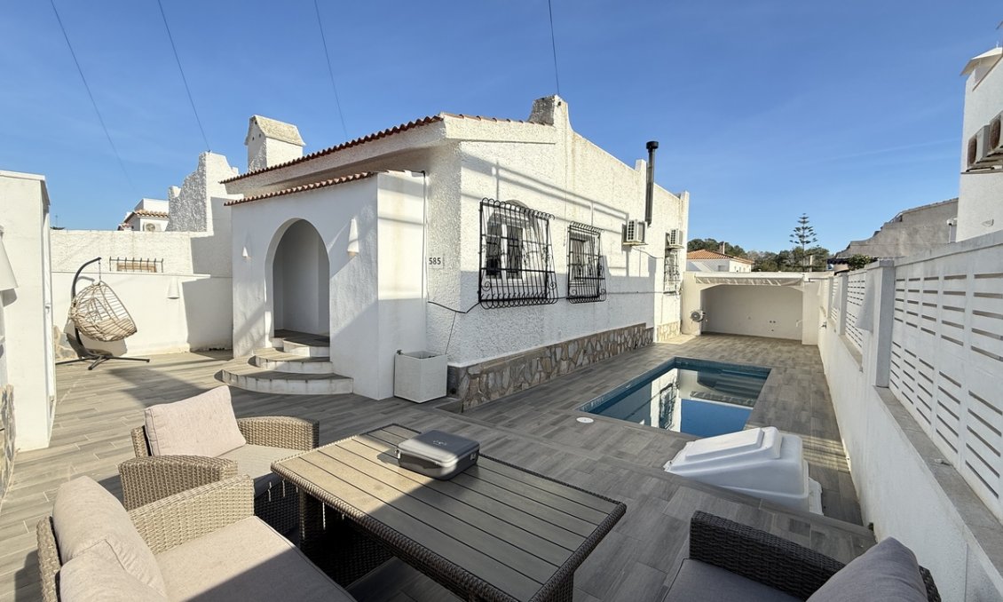 Wiederverkauf - Villa -
Villamartin - Costa Blanca