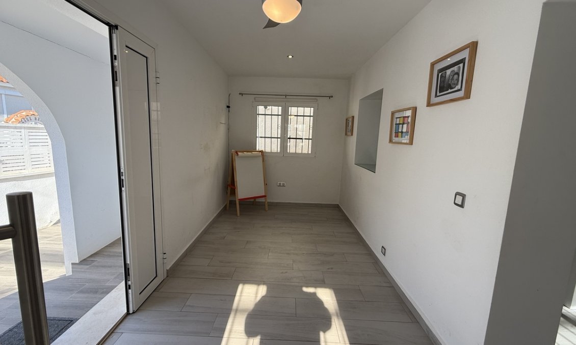 Wiederverkauf - Villa -
Villamartin - Costa Blanca