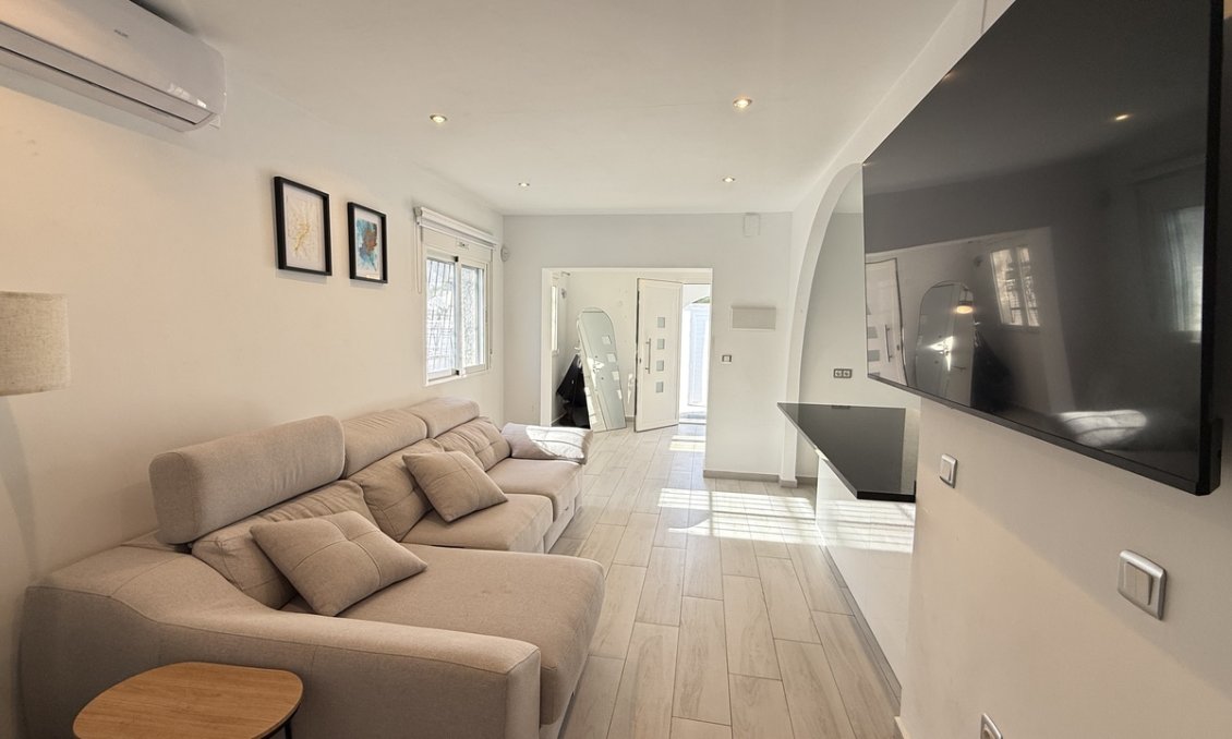 Wiederverkauf - Villa -
Villamartin - Costa Blanca