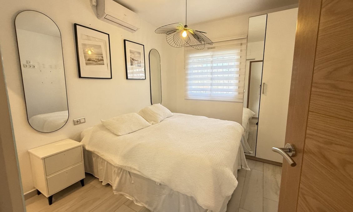 Wiederverkauf - Villa -
Villamartin - Costa Blanca