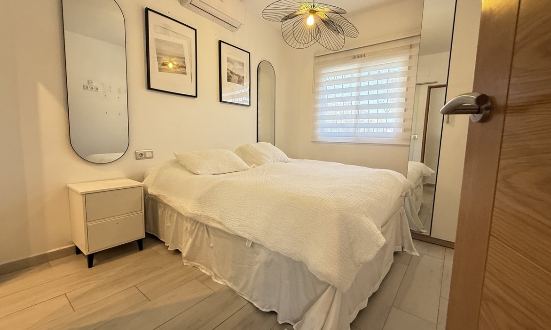 Wiederverkauf - Villa -
Villamartin - Costa Blanca