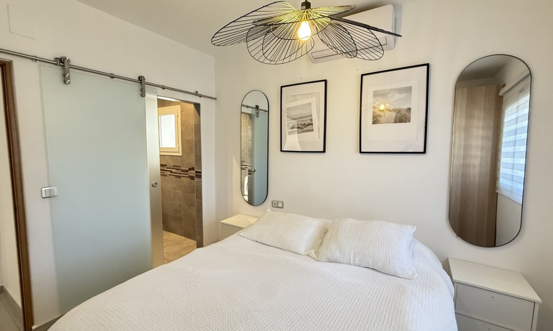 Wiederverkauf - Villa -
Villamartin - Costa Blanca