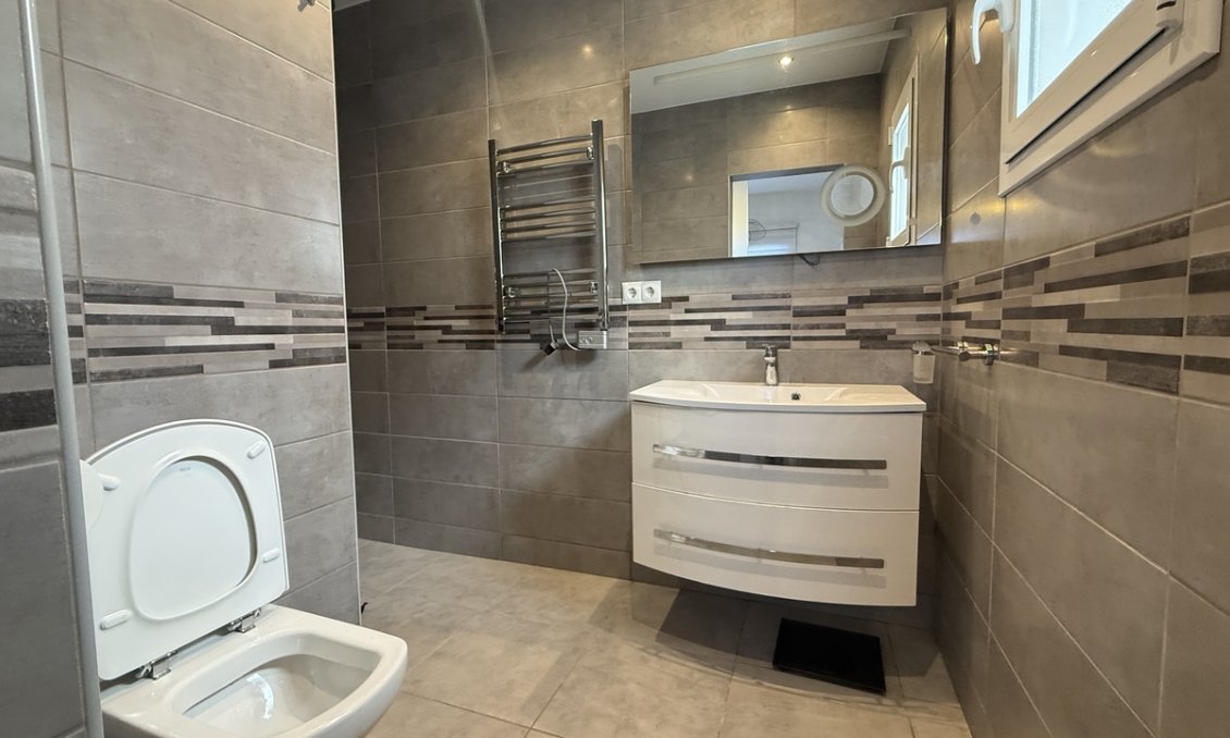 Wiederverkauf - Villa -
Villamartin - Costa Blanca