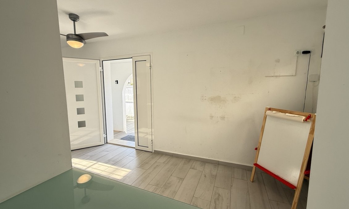 Wiederverkauf - Villa -
Villamartin - Costa Blanca