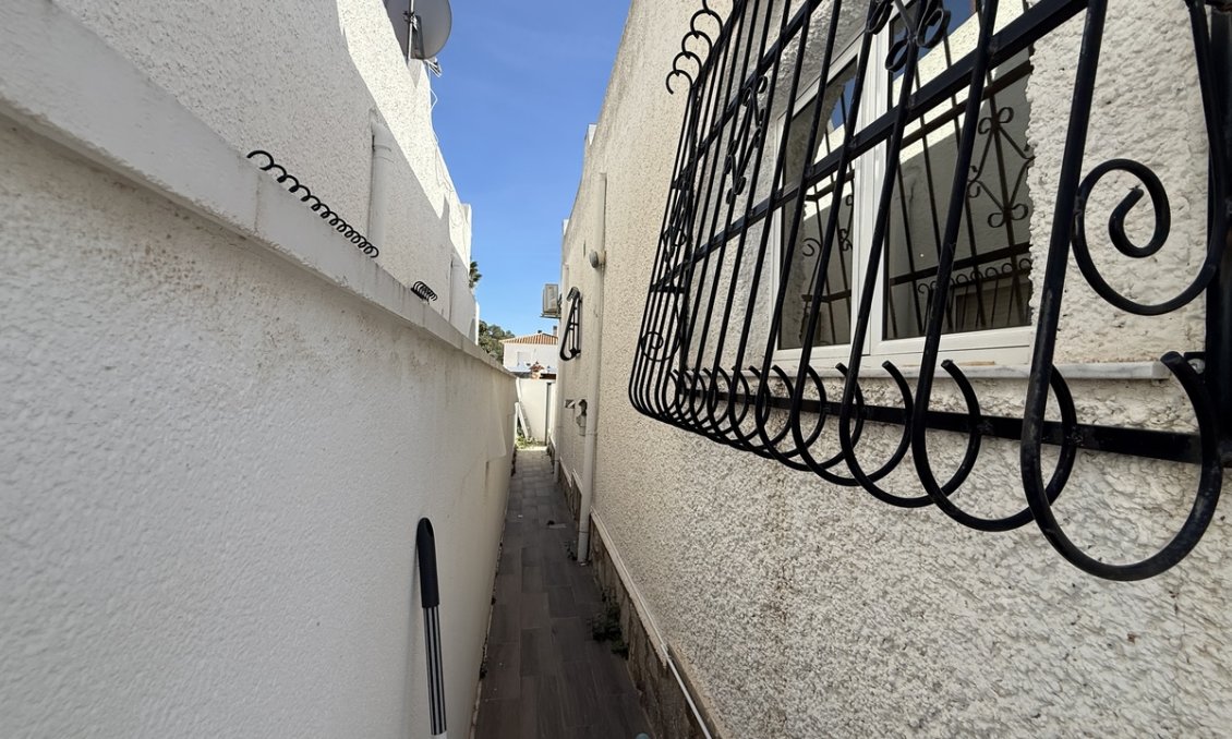 Wiederverkauf - Villa -
Villamartin - Costa Blanca