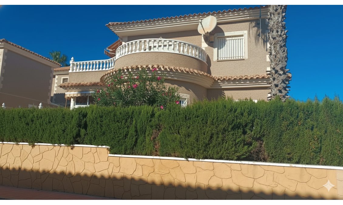 Revente - Villa -
Los Altos - Costa Blanca
