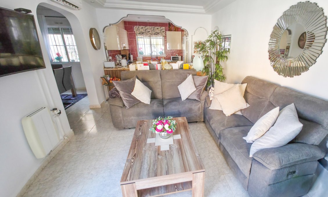 Resale - Villa -
Villamartin - Costa Blanca