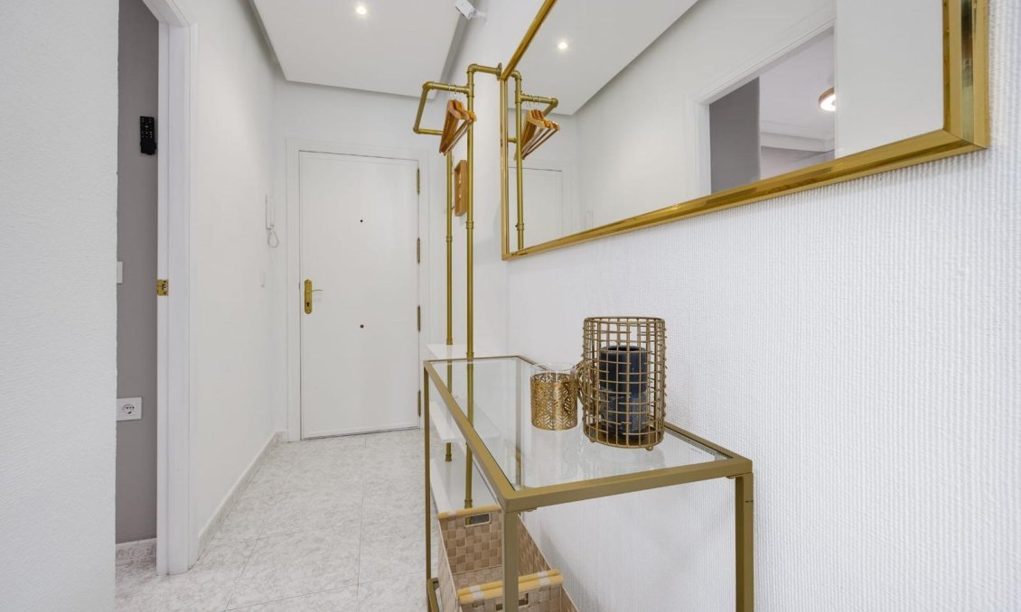 Wiederverkauf - Wohnung -
Torrevieja - Estacion De Autobuses