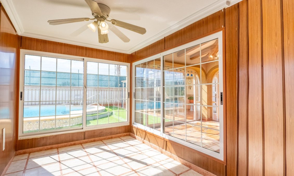 Resale - Villa -
Torrevieja - El Chaparral