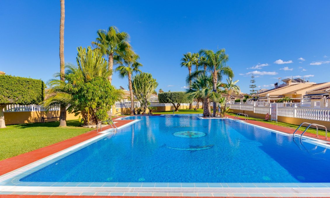 Segunda mano - Semi Detached -
Torrevieja - Aguas Nuevas