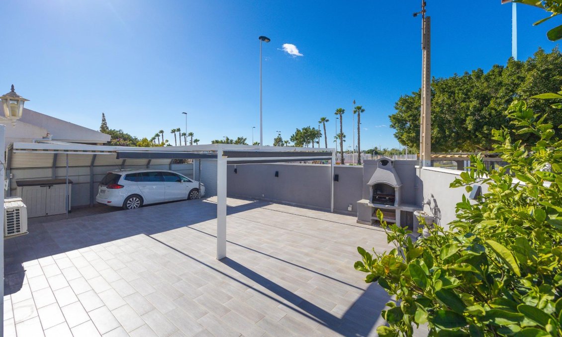 Segunda mano - Semi Detached -
Torrevieja - Aguas Nuevas