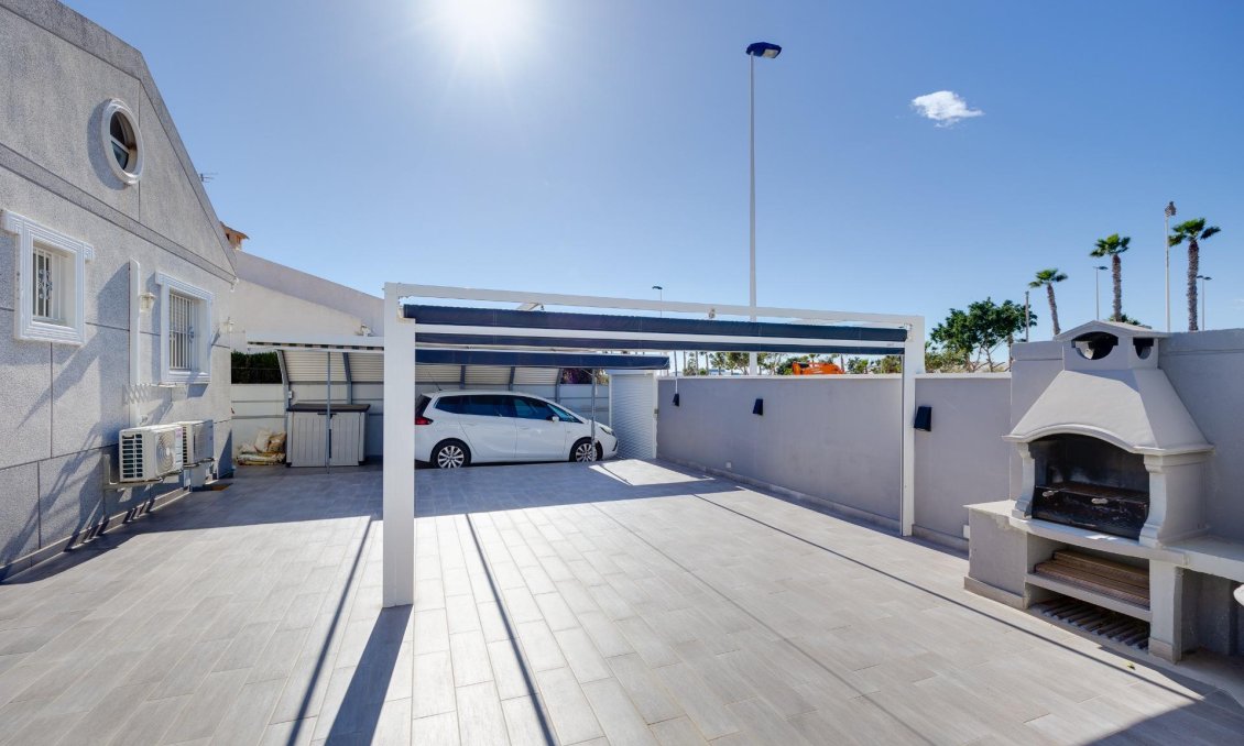 Segunda mano - Semi Detached -
Torrevieja - Aguas Nuevas