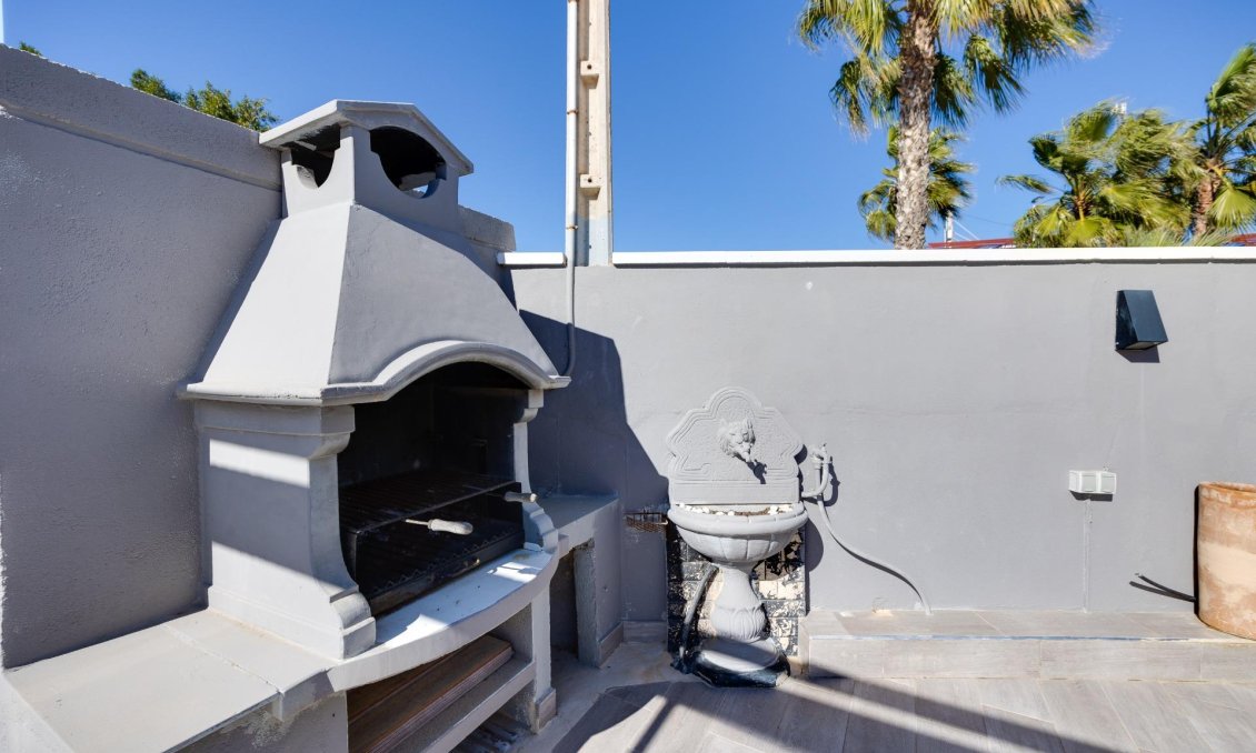 Segunda mano - Semi Detached -
Torrevieja - Aguas Nuevas