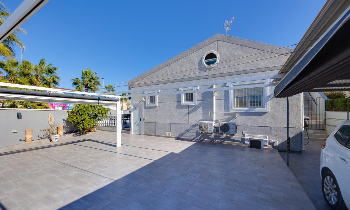 Segunda mano - Semi Detached -
Torrevieja - Aguas Nuevas