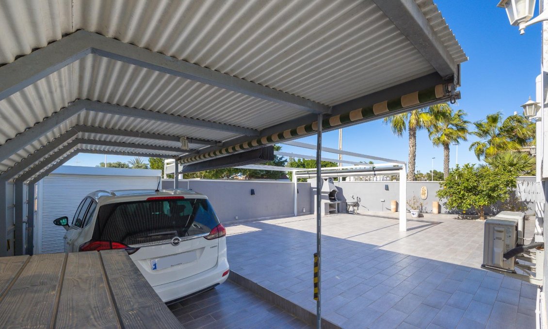 Segunda mano - Semi Detached -
Torrevieja - Aguas Nuevas