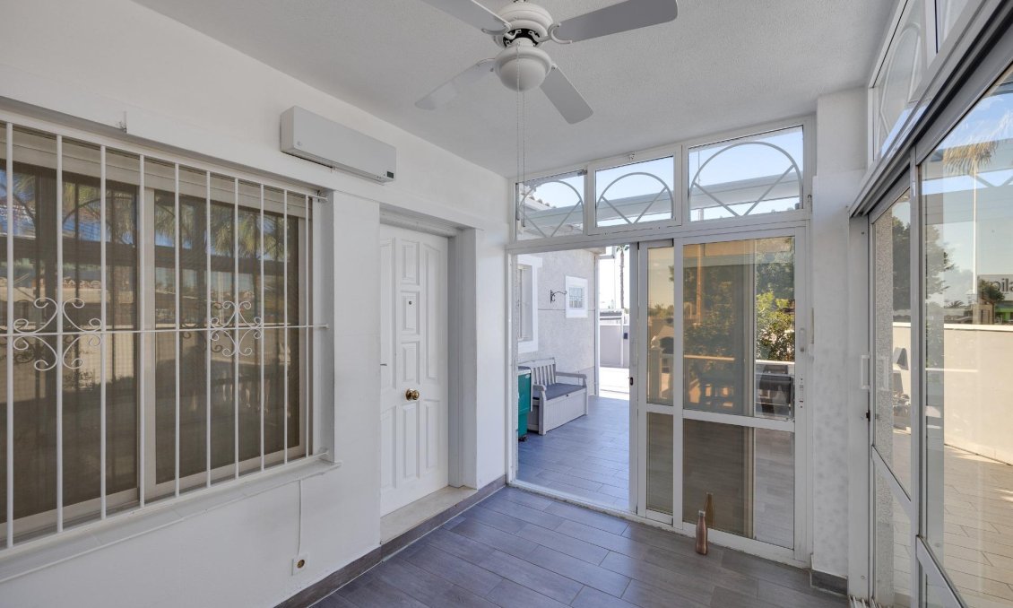 Segunda mano - Semi Detached -
Torrevieja - Aguas Nuevas