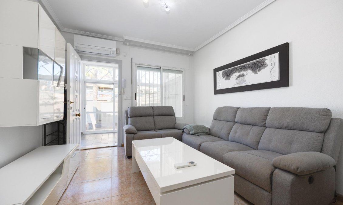 Segunda mano - Semi Detached -
Torrevieja - Aguas Nuevas