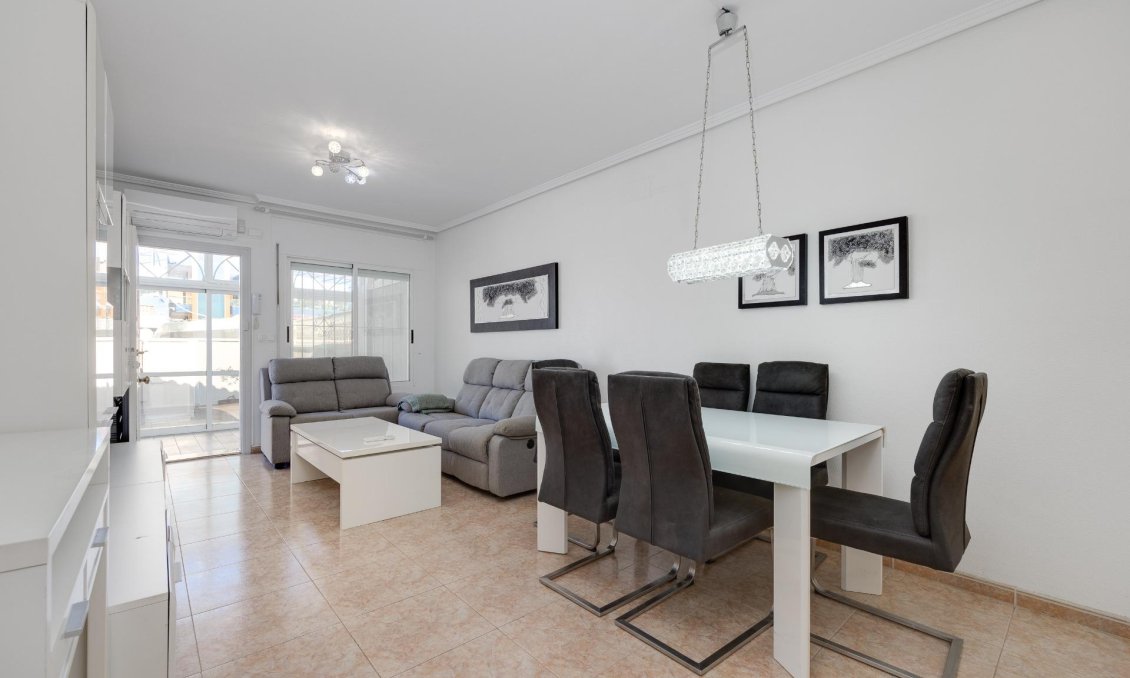 Segunda mano - Semi Detached -
Torrevieja - Aguas Nuevas