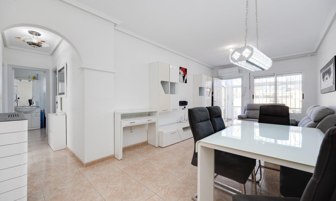 Segunda mano - Semi Detached -
Torrevieja - Aguas Nuevas