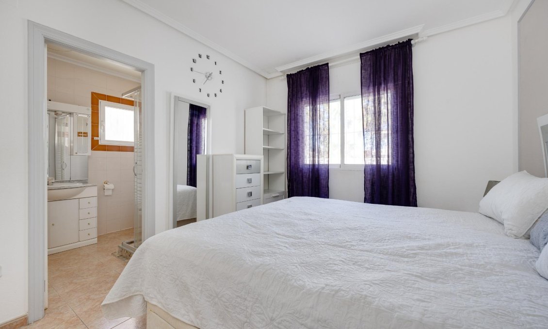 Segunda mano - Semi Detached -
Torrevieja - Aguas Nuevas