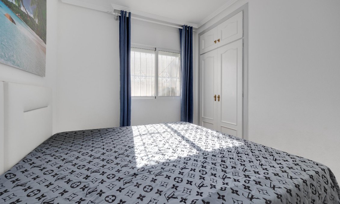 Segunda mano - Semi Detached -
Torrevieja - Aguas Nuevas