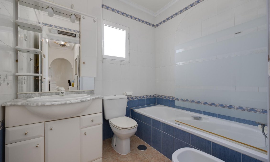 Segunda mano - Semi Detached -
Torrevieja - Aguas Nuevas