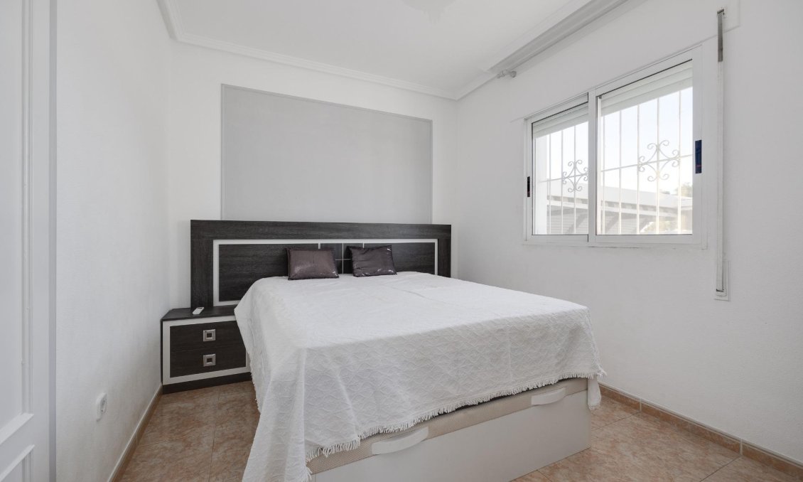 Segunda mano - Semi Detached -
Torrevieja - Aguas Nuevas