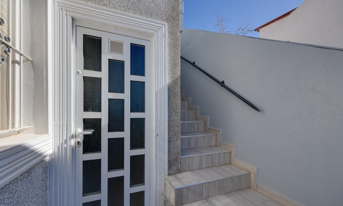 Segunda mano - Semi Detached -
Torrevieja - Aguas Nuevas