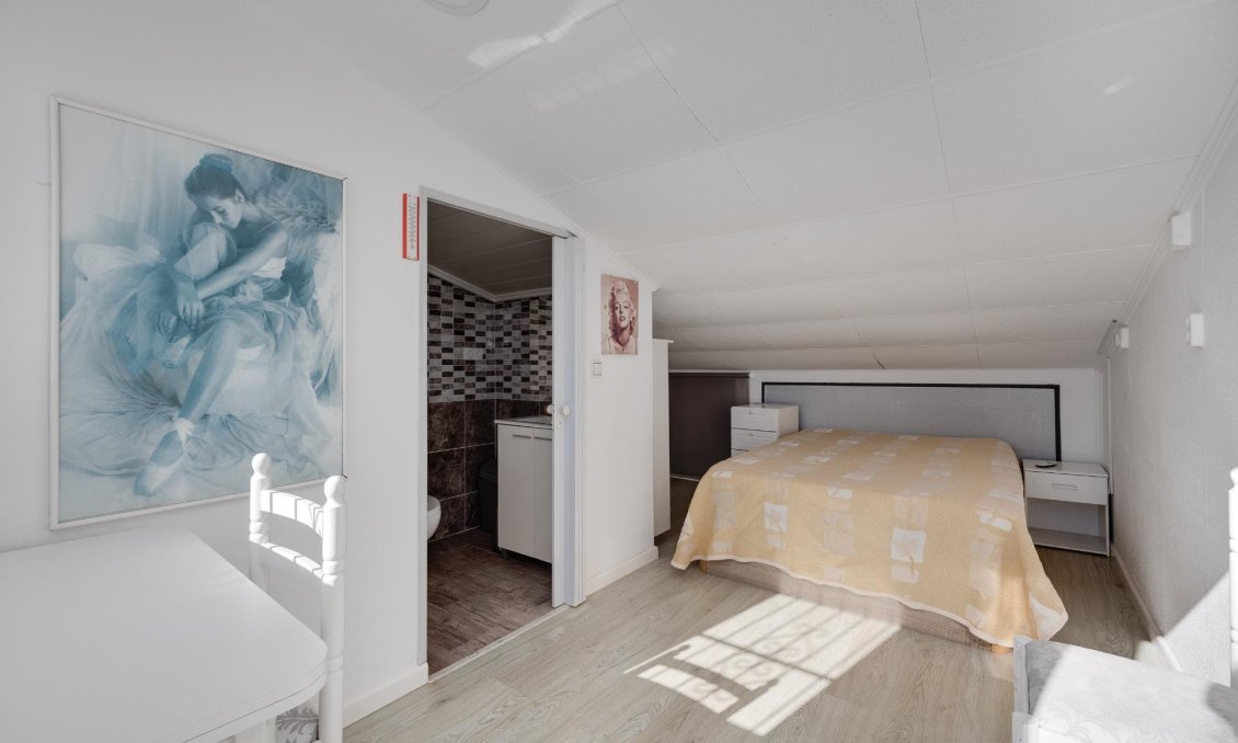 Segunda mano - Semi Detached -
Torrevieja - Aguas Nuevas