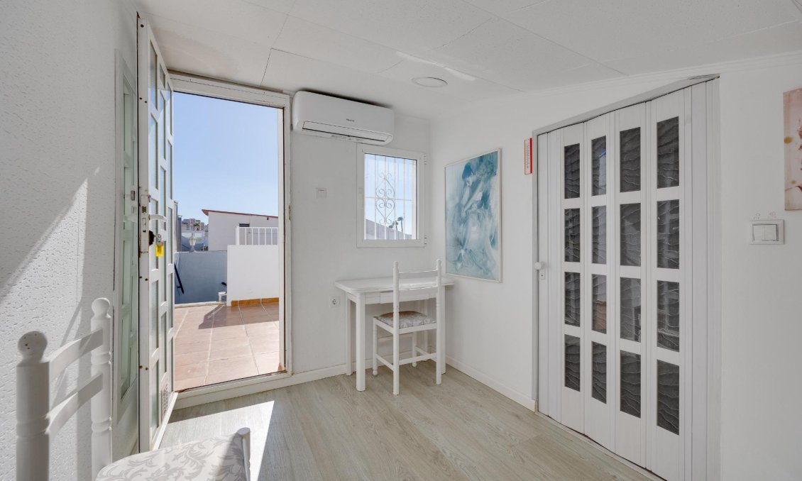 Segunda mano - Semi Detached -
Torrevieja - Aguas Nuevas