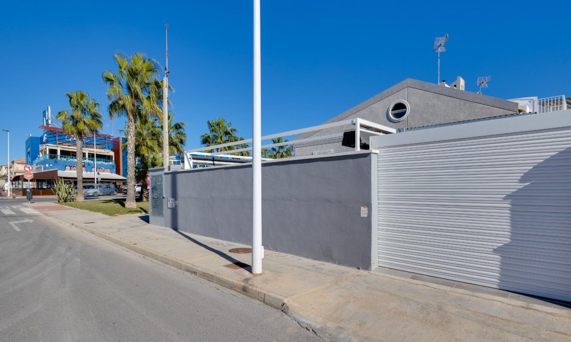 Segunda mano - Semi Detached -
Torrevieja - Aguas Nuevas