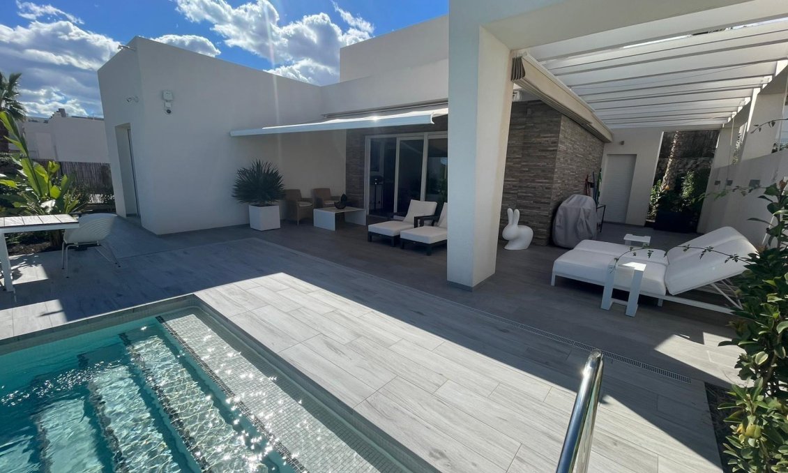 Resale - Villa -
Algorfa - Club De Golf La Finca