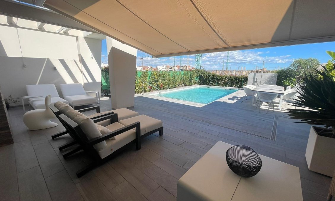 Resale - Villa -
Algorfa - Club De Golf La Finca