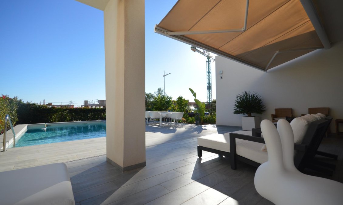 Resale - Villa -
Algorfa - Club De Golf La Finca