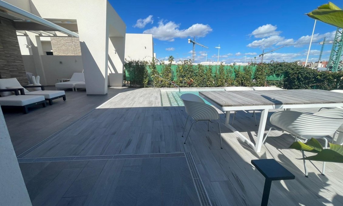 Resale - Villa -
Algorfa - Club De Golf La Finca