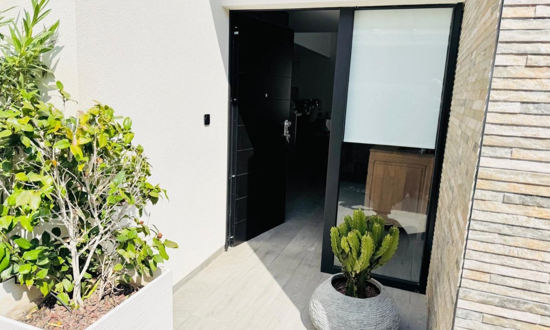 Resale - Villa -
Algorfa - Club De Golf La Finca