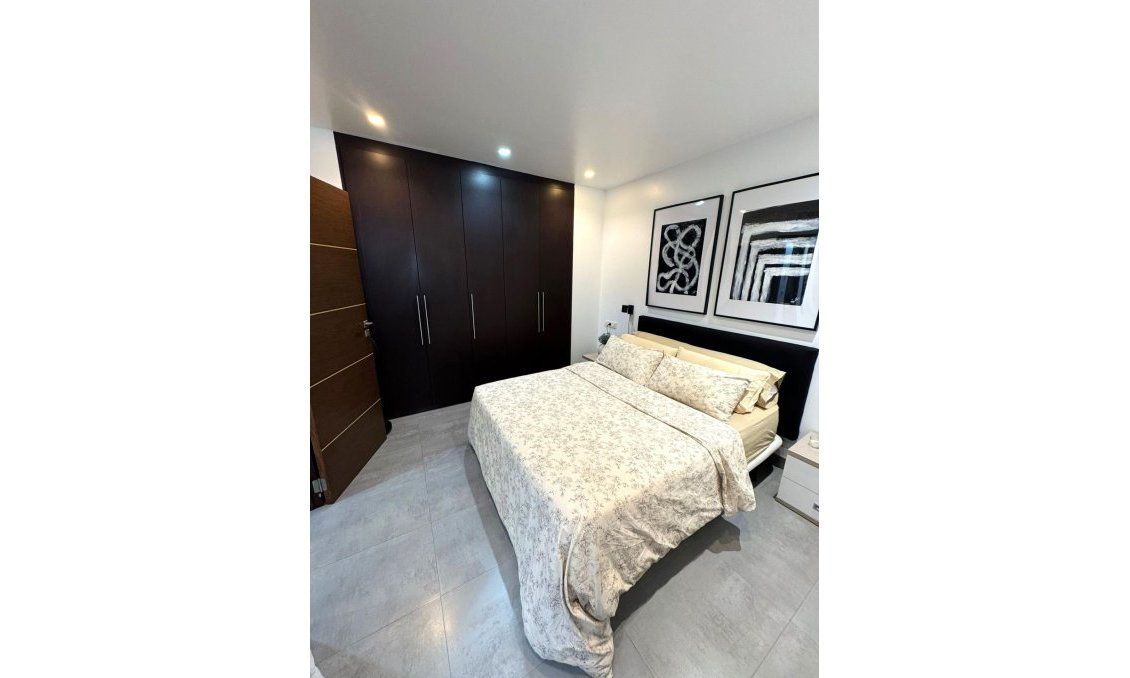 Segunda mano - Apartamento -
Torrevieja - Centro