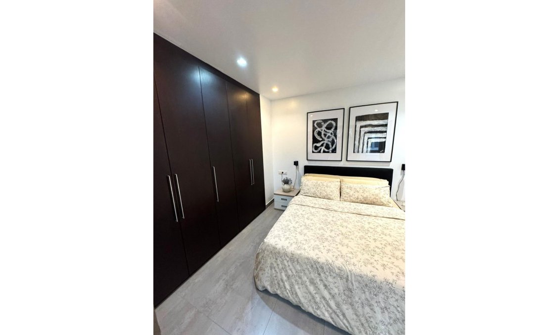 Segunda mano - Apartamento -
Torrevieja - Centro