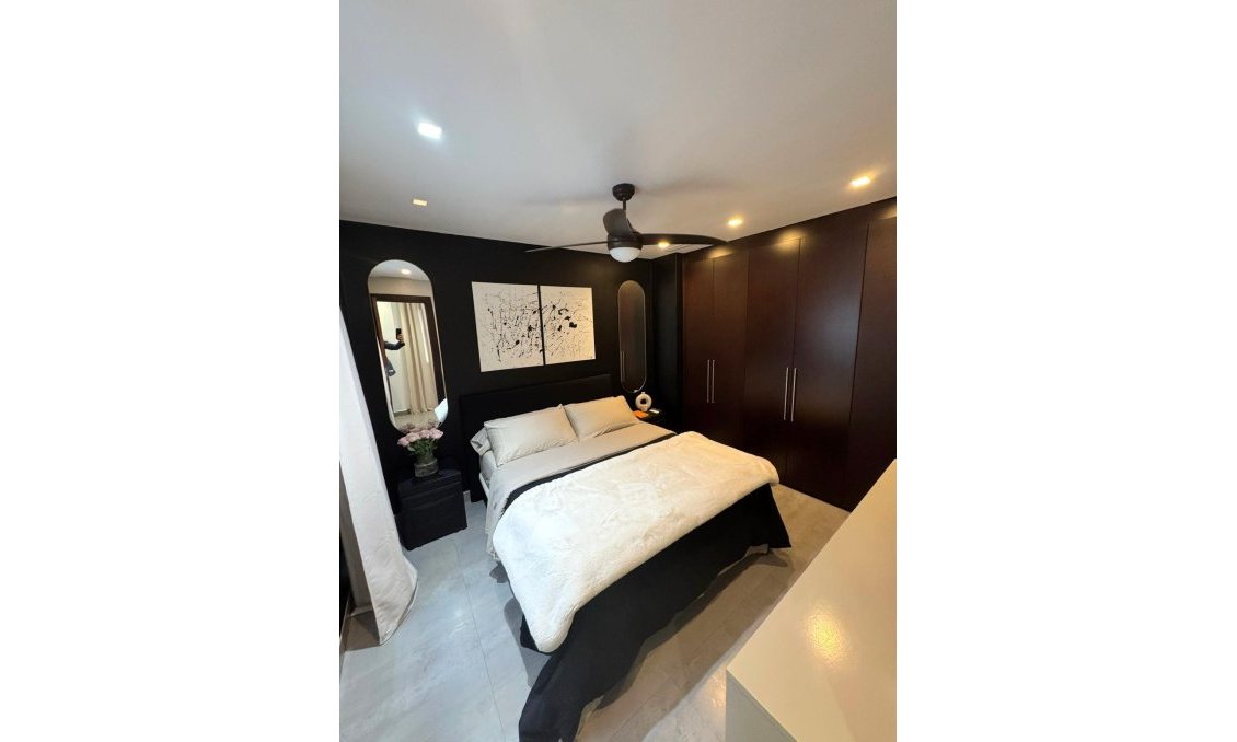 Segunda mano - Apartamento -
Torrevieja - Centro