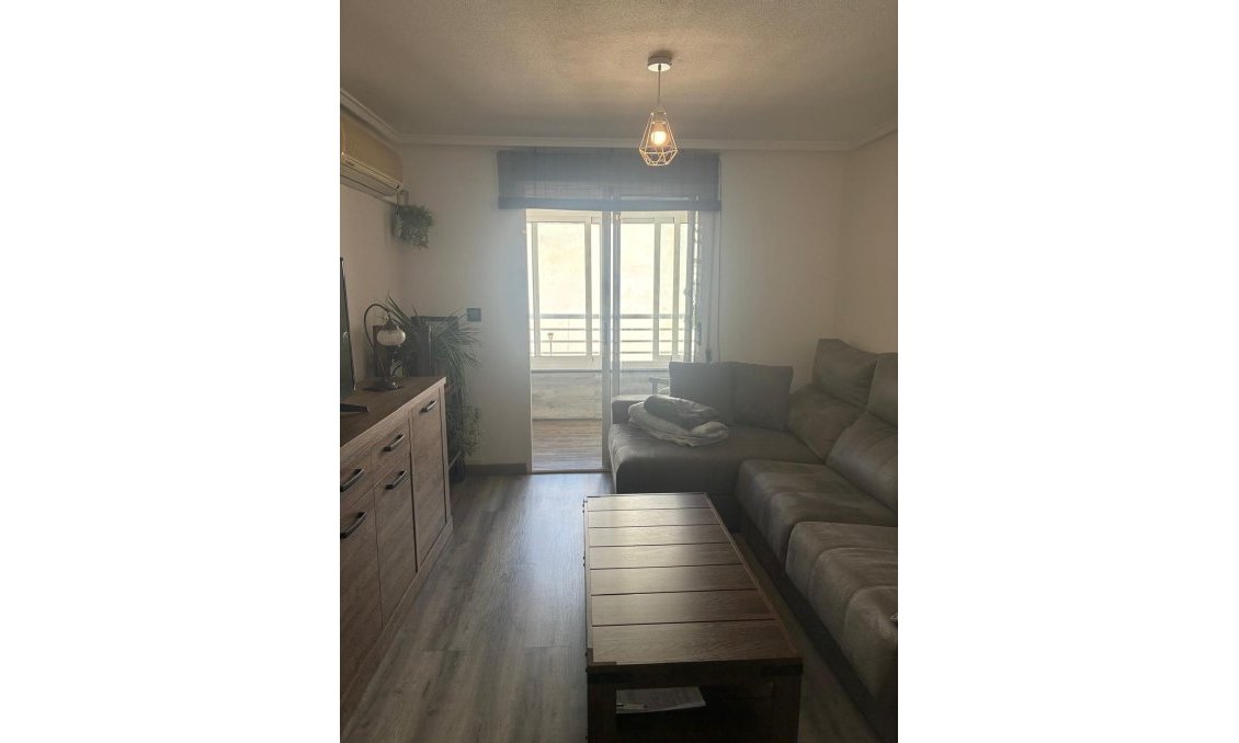 Segunda mano - Apartamento -
Torrevieja - Centro