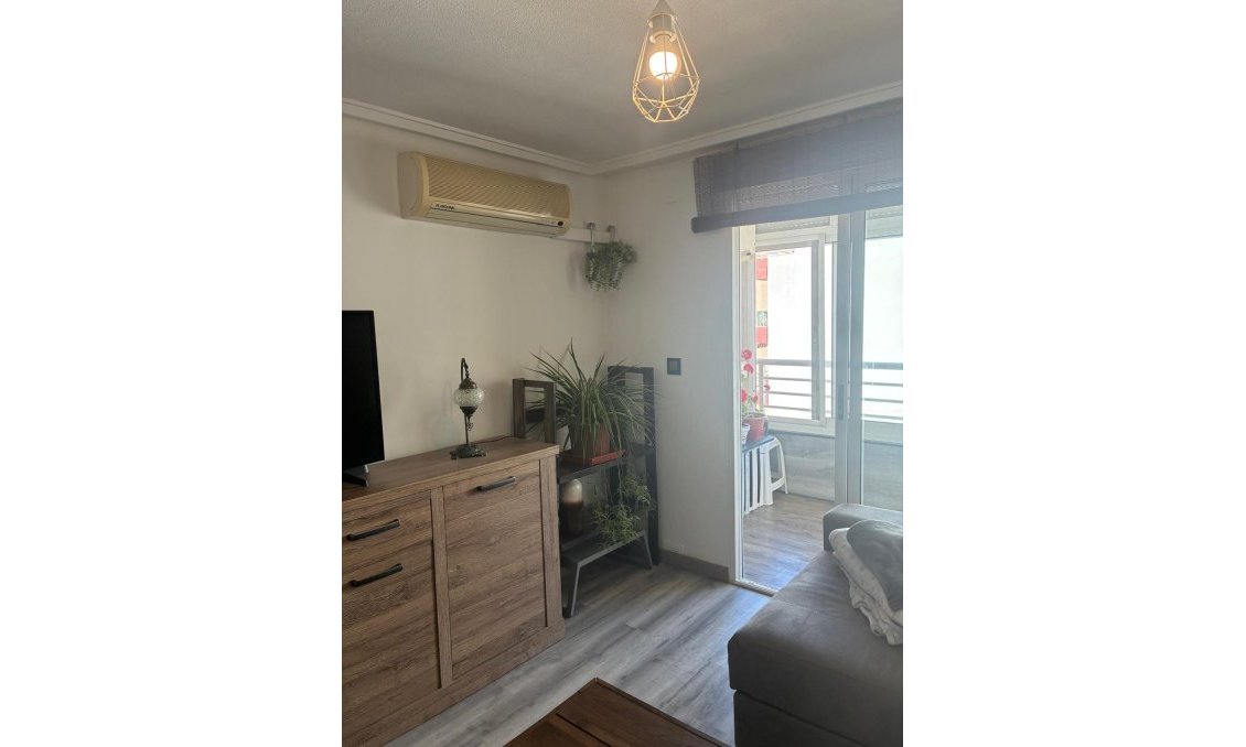 Segunda mano - Apartamento -
Torrevieja - Centro