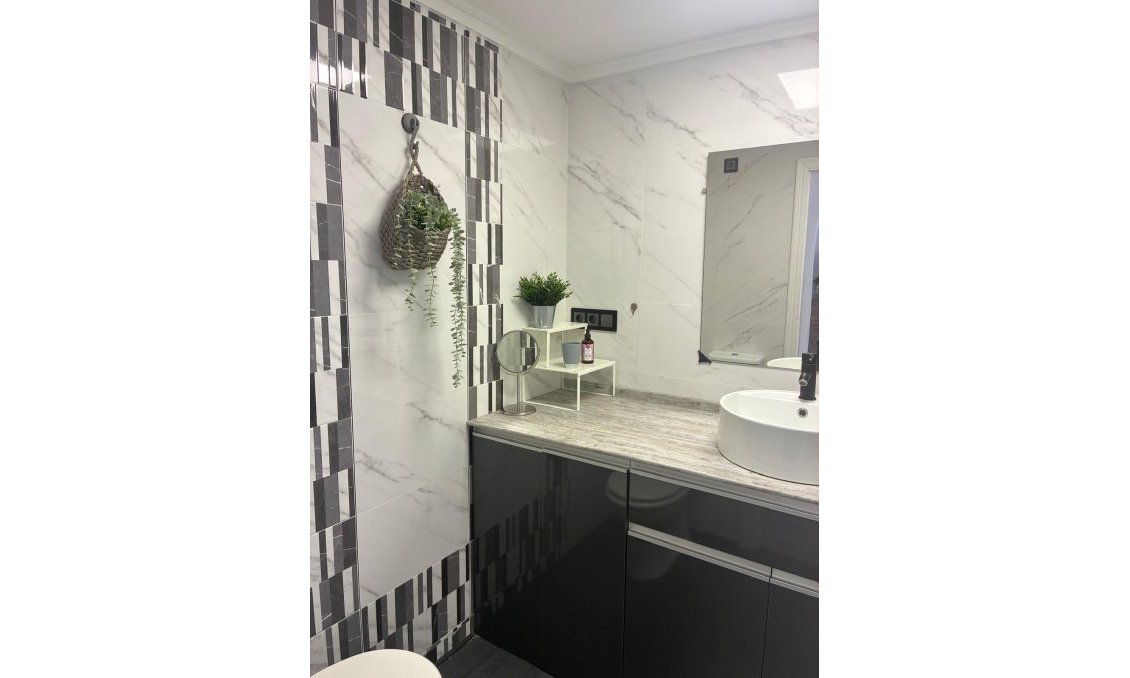 Segunda mano - Apartamento -
Torrevieja - Centro