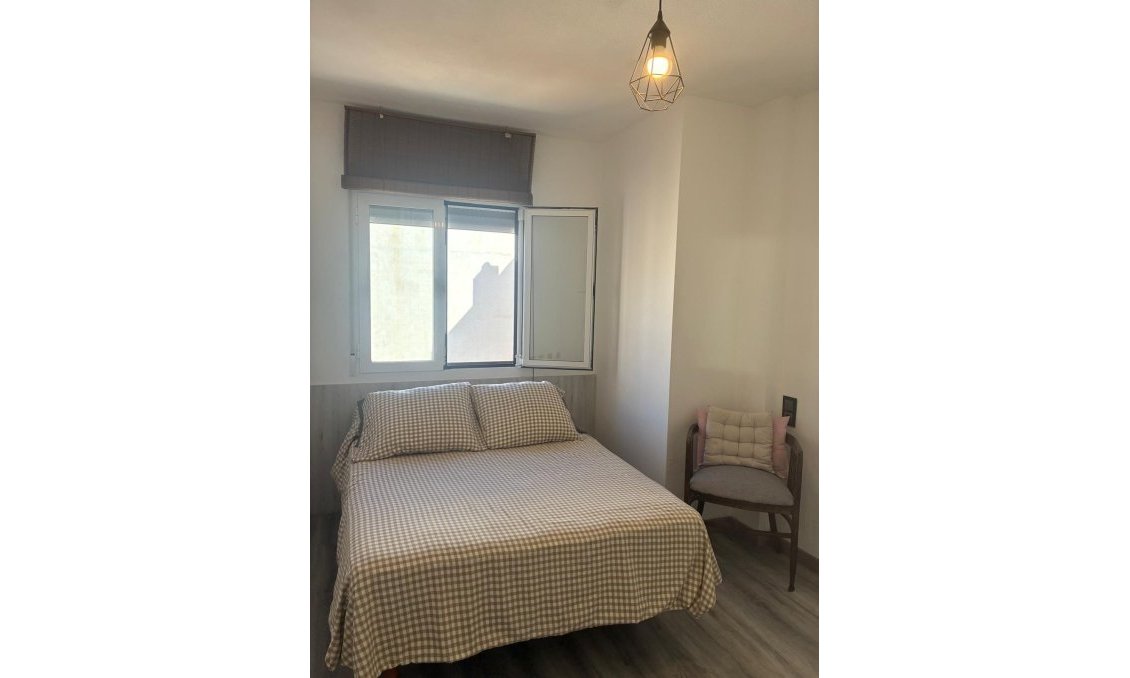 Segunda mano - Apartamento -
Torrevieja - Centro