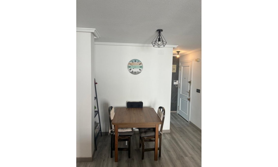 Segunda mano - Apartamento -
Torrevieja - Centro